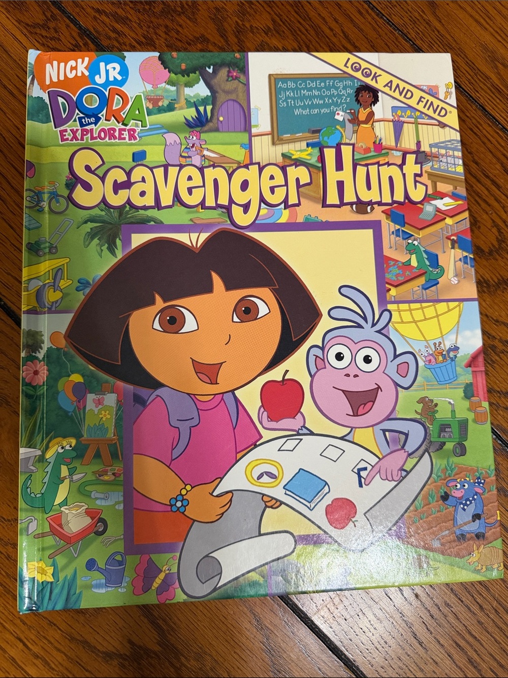 Nick Jr. Dora the Explorer Scavenger Hunt Look-and-Find Book - Colorful